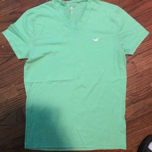 Men’s Hollister size small tee